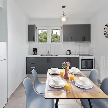 Summer Moments Pool 公寓 *