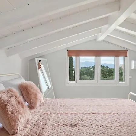 Summer Moments Pool 公寓