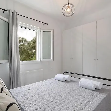 Summer Moments Pool Daire